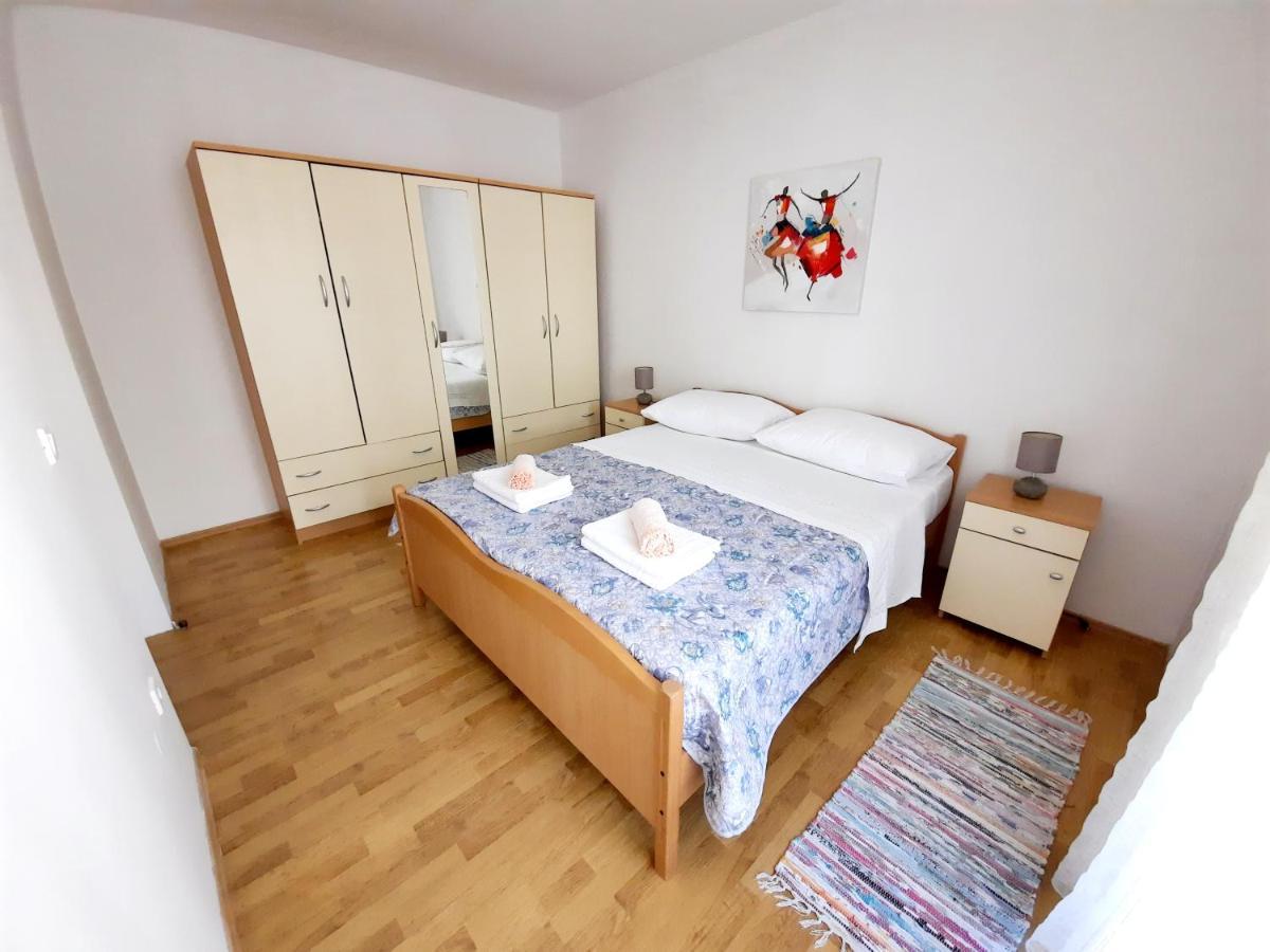 Lovely 3-Bedroom Apartment With Breathtaking View Dugi Rat Exteriér fotografie