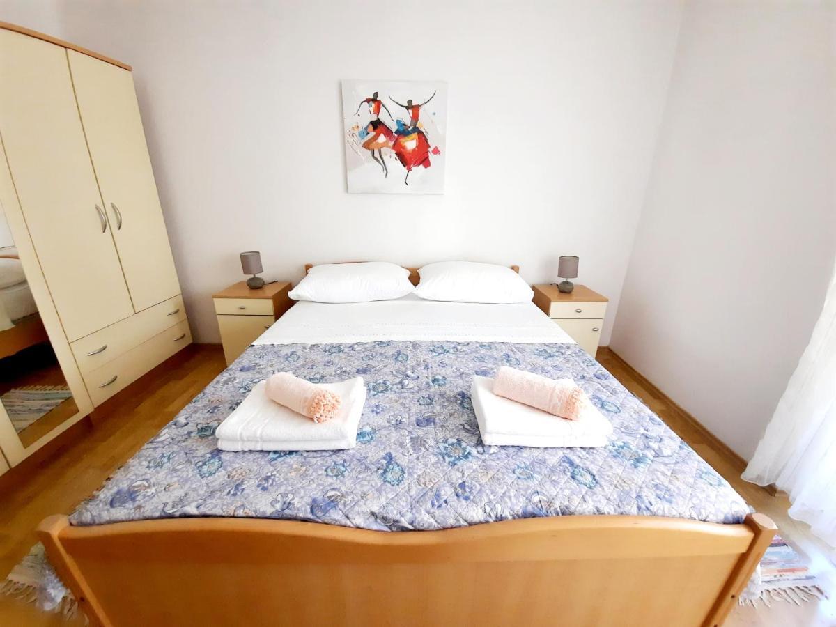 Lovely 3-Bedroom Apartment With Breathtaking View Dugi Rat Exteriér fotografie