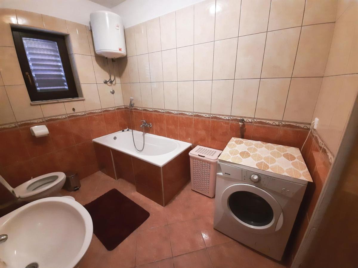 Lovely 3-Bedroom Apartment With Breathtaking View Dugi Rat Exteriér fotografie