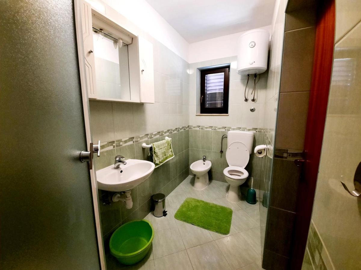 Lovely 3-Bedroom Apartment With Breathtaking View Dugi Rat Exteriér fotografie