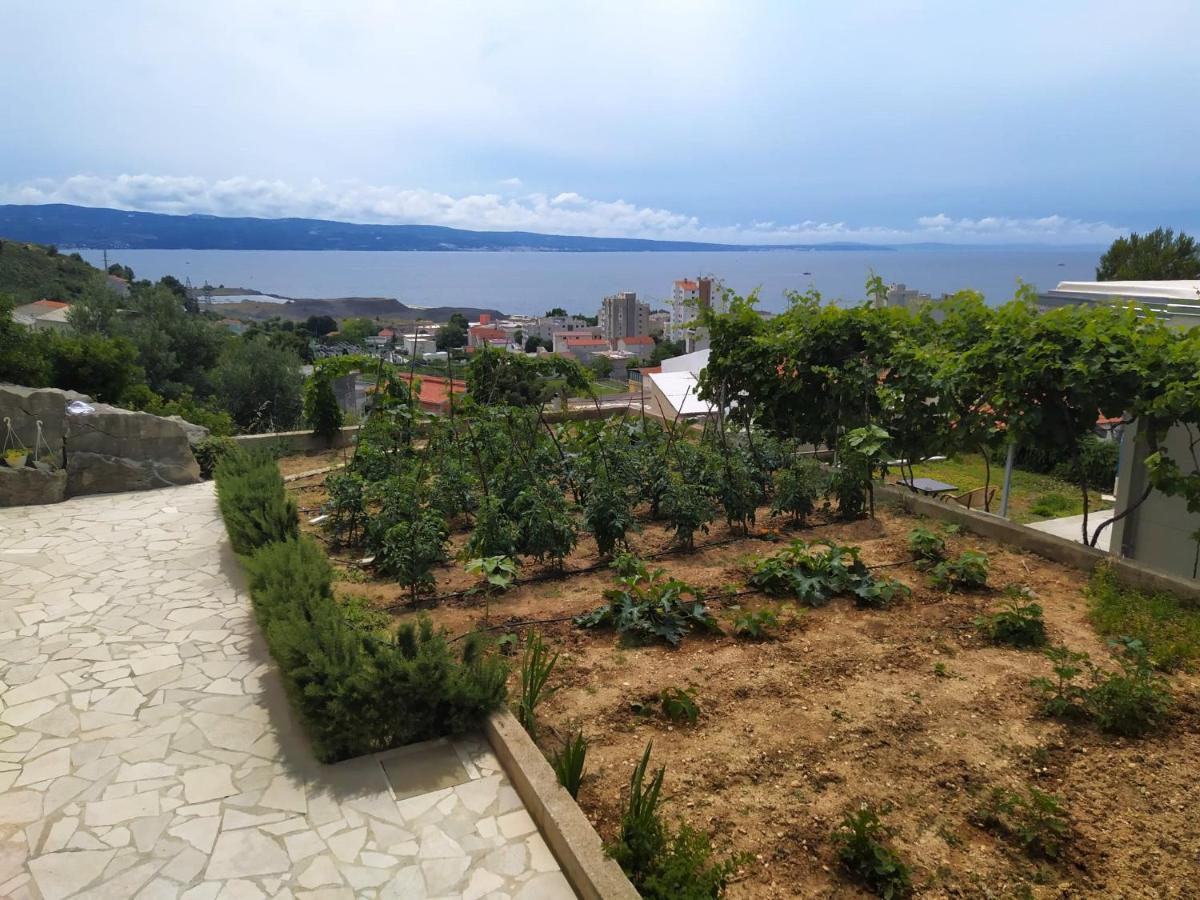 Lovely 3-Bedroom Apartment With Breathtaking View Dugi Rat Exteriér fotografie