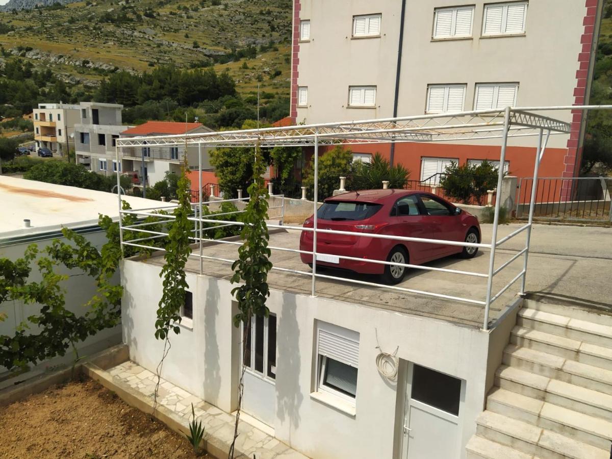 Lovely 3-Bedroom Apartment With Breathtaking View Dugi Rat Exteriér fotografie